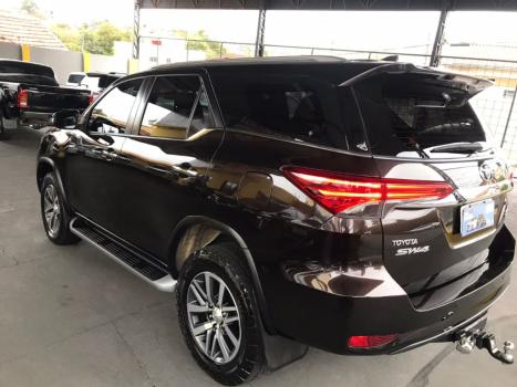 TOYOTA Hilux SW4 2.8 16V 4P SRX 4X4 7 LUGARES TURBO DIESEL AUTOMTICO, Foto 4