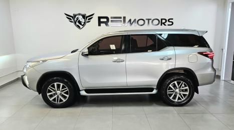 TOYOTA Hilux SW4 2.8 16V 4P SRX 4X4 7 LUGARES TURBO DIESEL AUTOMTICO, Foto 7