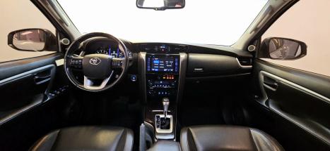 TOYOTA Hilux SW4 2.8 16V 4P SRX 4X4 7 LUGARES TURBO DIESEL AUTOMTICO, Foto 8