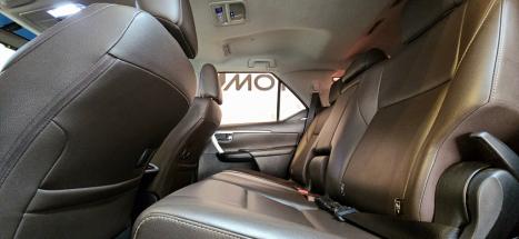 TOYOTA Hilux SW4 2.8 16V 4P SRX 4X4 7 LUGARES TURBO DIESEL AUTOMTICO, Foto 17