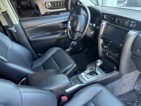 TOYOTA Hilux SW4 2.8 16V 4P SRX 4X4 7 LUGARES TURBO DIESEL AUTOMTICO, Foto 7