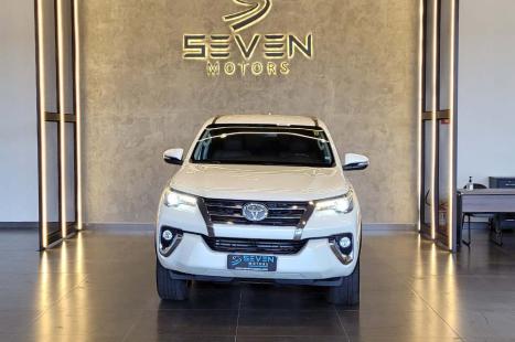 TOYOTA Hilux SW4 2.8 4P SRX 4X4 TURBO DIESEL AUTOMTICO, Foto 2