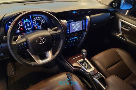 TOYOTA Hilux SW4 2.8 4P SRX 4X4 TURBO DIESEL AUTOMTICO, Foto 9