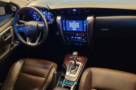 TOYOTA Hilux SW4 2.8 4P SRX 4X4 TURBO DIESEL AUTOMTICO, Foto 11