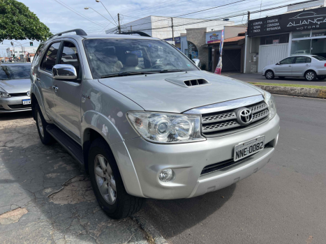 TOYOTA Hilux SW4 3.0 16V 4P SRV 4X4 7 LUGARES TURBO DIESEL AUTOMTICO, Foto 5