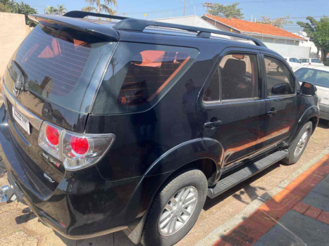 TOYOTA Hilux SW4 3.0 16V 4P SRV 4X4 7 LUGARES TURBO DIESEL AUTOMTICO, Foto 3