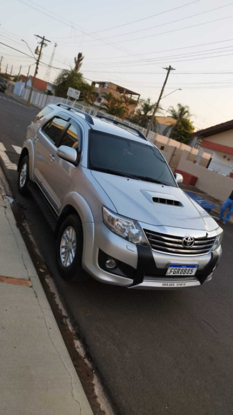 TOYOTA Hilux SW4 3.0 16V 4P SRV 4X4 7 LUGARES TURBO DIESEL AUTOMTICO, Foto 6