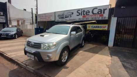 TOYOTA Hilux SW4 3.0 16V 4P SRV 4X4 7 LUGARES TURBO DIESEL AUTOMTICO, Foto 1