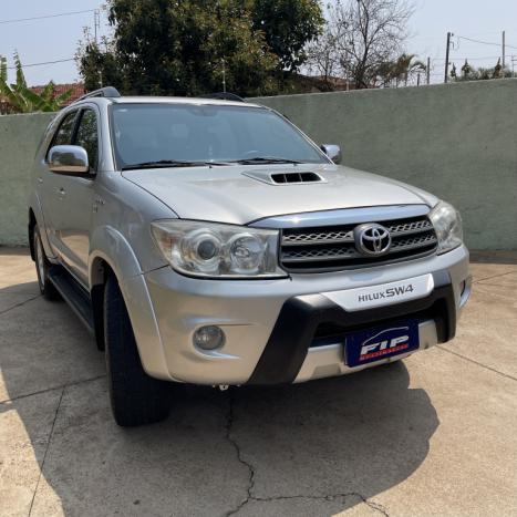 TOYOTA Hilux SW4 3.0 16V 4P SRV 4X4 7 LUGARES TURBO DIESEL AUTOMTICO, Foto 4