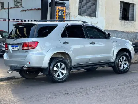 TOYOTA Hilux SW4 3.0 16V 4P SR 4X4 TURBO DIESEL AUTOMTICO, Foto 2