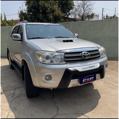 TOYOTA Hilux SW4 3.0 16V 4P SRV 4X4 TURBO DIESEL AUTOMTICO, Foto 2