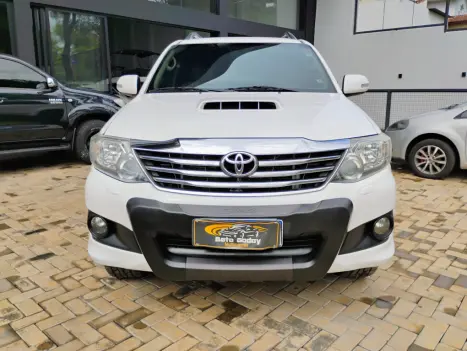 TOYOTA Hilux SW4 3.0 16V 4P SRV 4X4 TURBO DIESEL AUTOMTICO, Foto 1