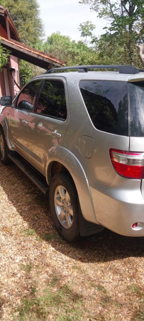 TOYOTA Hilux SW4 3.0 16V 4P SRV 4X4 7 LUGARES TURBO DIESEL AUTOMTICO, Foto 4