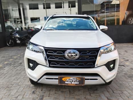 TOYOTA Hilux SW4 3.0 16V 4P SRV 4X4 7 LUGARES TURBO DIESEL AUTOMTICO, Foto 1