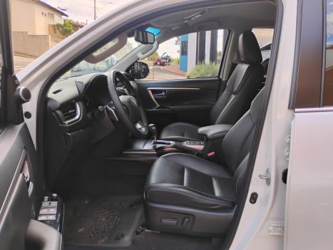 TOYOTA Hilux SW4 3.0 16V 4P SRV 4X4 7 LUGARES TURBO DIESEL AUTOMTICO, Foto 8