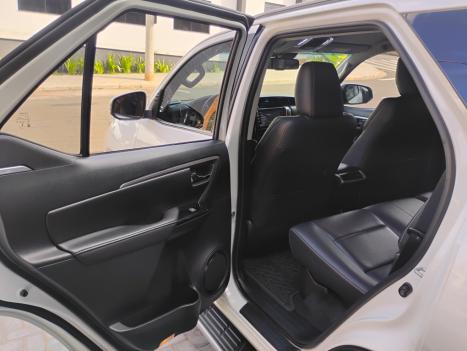 TOYOTA Hilux SW4 3.0 16V 4P SRV 4X4 7 LUGARES TURBO DIESEL AUTOMTICO, Foto 11