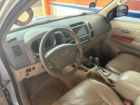 TOYOTA Hilux SW4 3.0 16V 4P SRV 4X4 7 LUGARES TURBO DIESEL AUTOMTICO, Foto 2