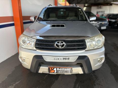TOYOTA Hilux SW4 3.0 16V 4P SRV 4X4 7 LUGARES TURBO DIESEL AUTOMTICO, Foto 3