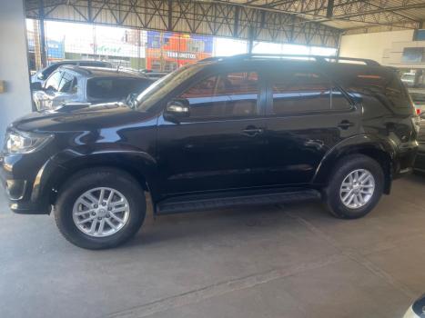 TOYOTA Hilux SW4 3.0 16V 4P SRV 4X4 7 LUGARES TURBO DIESEL AUTOMTICO, Foto 2