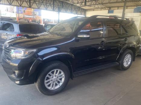 TOYOTA Hilux SW4 3.0 16V 4P SRV 4X4 7 LUGARES TURBO DIESEL AUTOMTICO, Foto 3