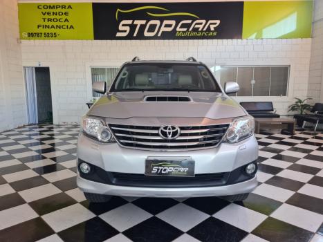 TOYOTA Hilux SW4 3.0 16V 4P SRV 4X4 7 LUGARES TURBO DIESEL AUTOMTICO, Foto 2