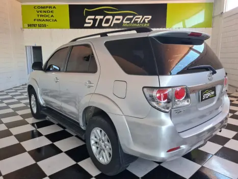 TOYOTA Hilux SW4 3.0 16V 4P SRV 4X4 7 LUGARES TURBO DIESEL AUTOMTICO, Foto 6