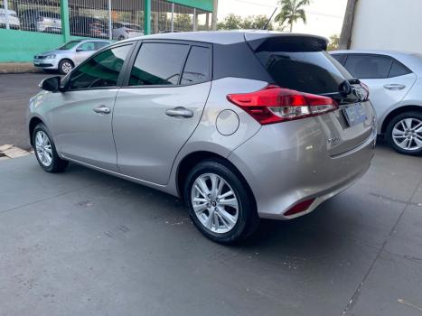 TOYOTA Yaris Hatch 1.3 16V 4P FLEX XL PLUS TECH MULTIDRIVE AUTOMTICO CVT, Foto 4