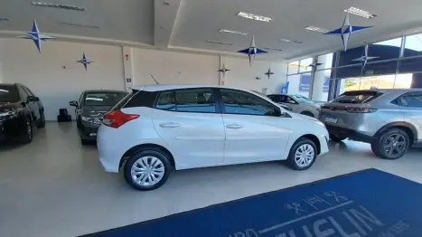 TOYOTA Yaris Sedan 1.3 16V 4P FLEX XL MULTIDRIVE AUTOMÁTICO CVT, Foto 9