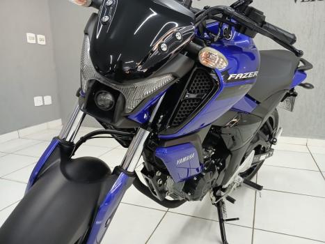 YAMAHA FZ 15 ABS, Foto 2