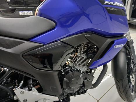 YAMAHA FZ 15 ABS, Foto 4