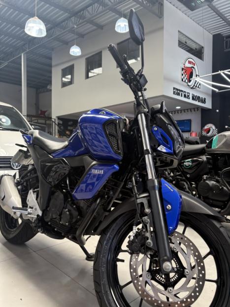 YAMAHA FZ 15 Fazer ABS, Foto 2