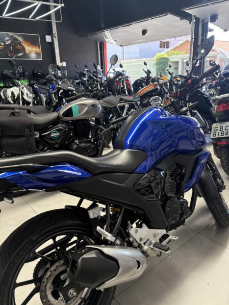 YAMAHA FZ 15 Fazer ABS, Foto 4