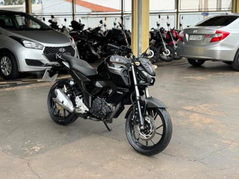 YAMAHA FZ 15 Fazer ABS, Foto 1