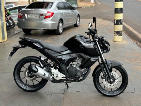 YAMAHA FZ 15 Fazer ABS, Foto 2