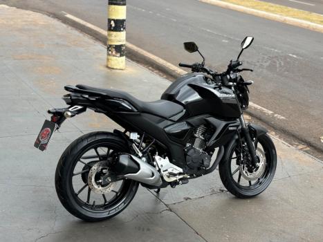YAMAHA FZ 15 Fazer ABS, Foto 3