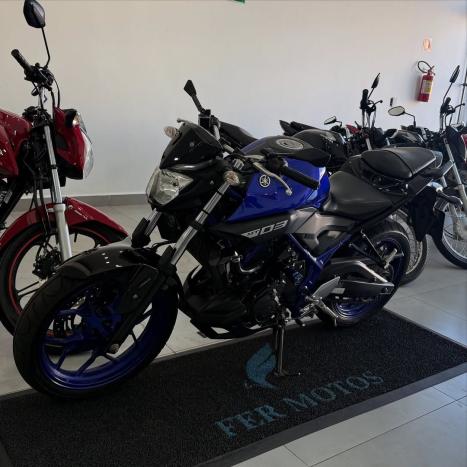 YAMAHA MT-03 300 , Foto 3
