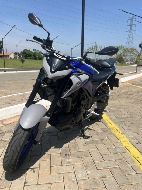 YAMAHA MT-03 300 ABS, Foto 1