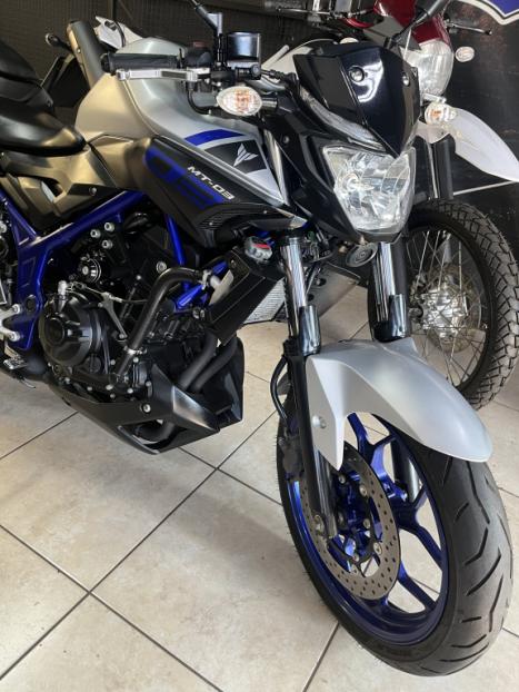 YAMAHA MT-03 300 ABS, Foto 4