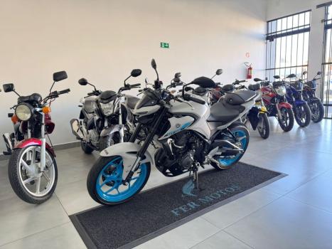 YAMAHA MT-03 300 ABS, Foto 4