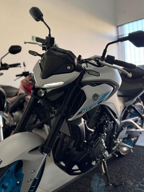 YAMAHA MT-03 300 ABS, Foto 8