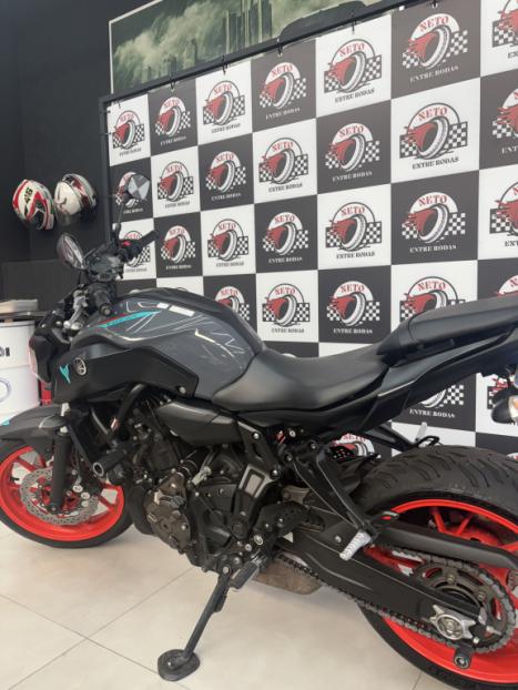 YAMAHA MT-07 700 ABS, Foto 2