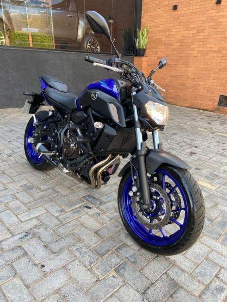 YAMAHA MT-07 700 ABS, Foto 1