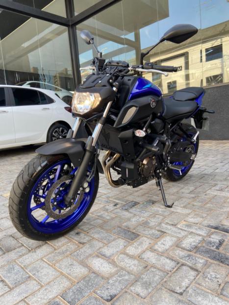 YAMAHA MT-07 700 ABS, Foto 2