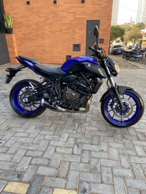 YAMAHA MT-07 700 ABS, Foto 3