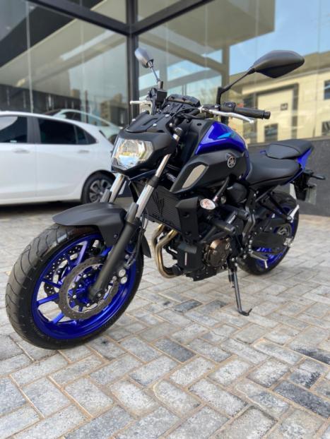 YAMAHA MT-07 700 ABS, Foto 4