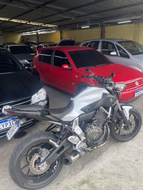 YAMAHA MT-07 700 ABS, Foto 2