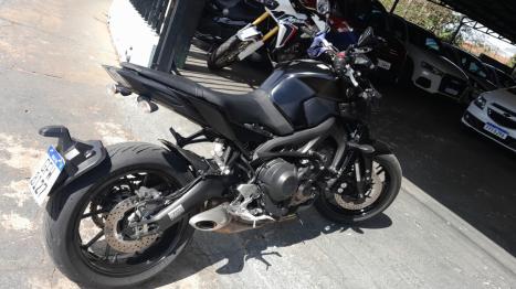 YAMAHA MT-09 850 ABS, Foto 2