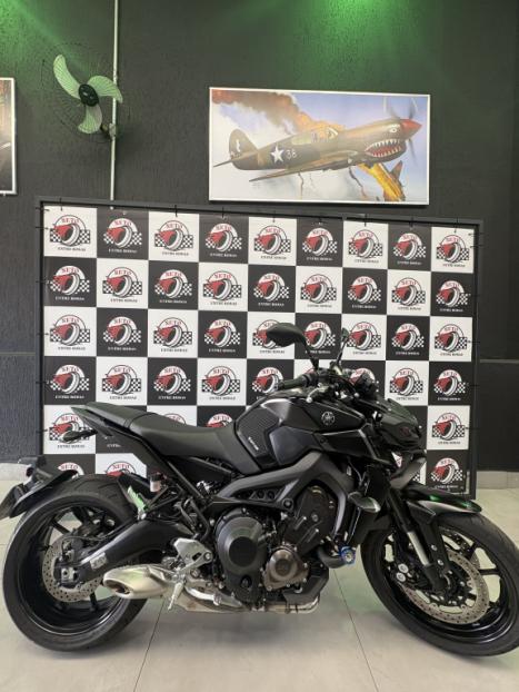 YAMAHA MT-09 850 ABS, Foto 2