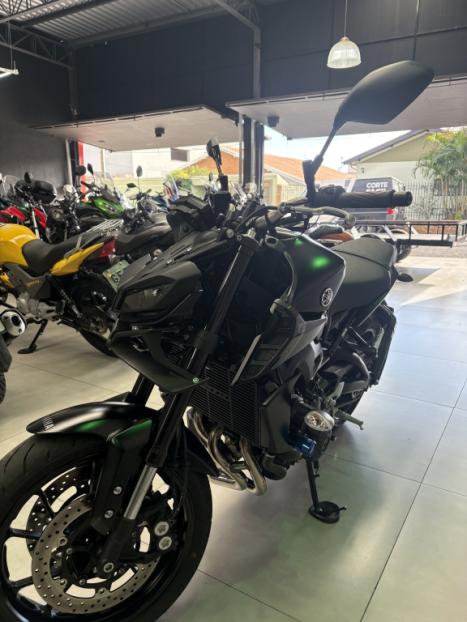 YAMAHA MT-09 850 ABS, Foto 6