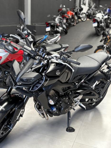 YAMAHA MT-09 850 ABS, Foto 1